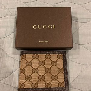 Men’s Gucci wallet